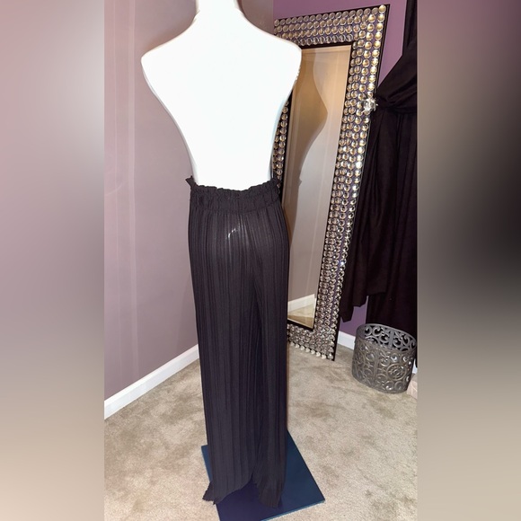 Elegant Black Pleated Pants - Picture 5 of 8